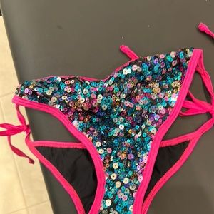Never worn sequin bikini very beautiful with a gathered back adjustable top